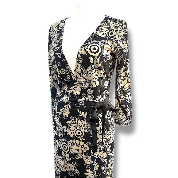 LOFT Wrap Maxi Dress in a Black & Light Taupe Floral  SZ 0 - Picture 3 of 15